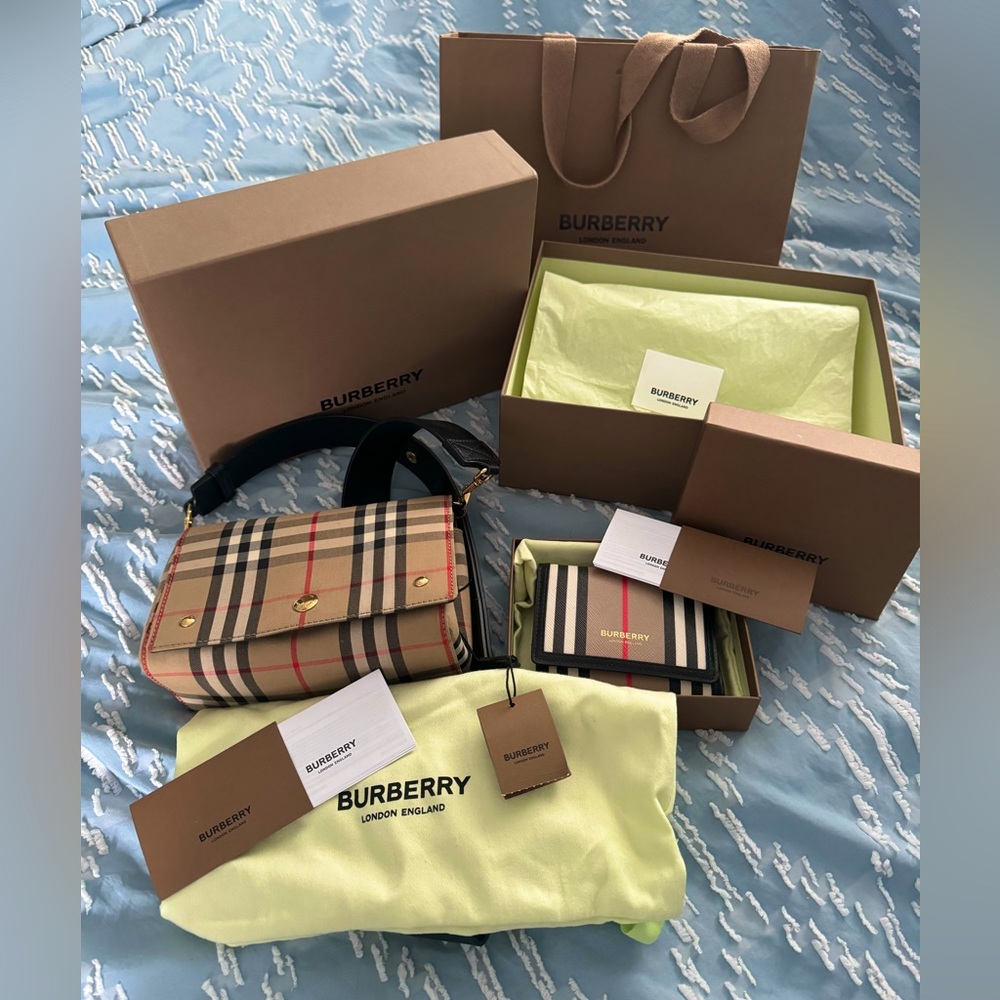 NWT BrandNew Iconic Checker Coated-Canvas Burberry Crossbody Icon Stripe Wallet